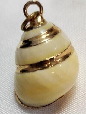 Vintage Real Shell Gold Plated Pendant